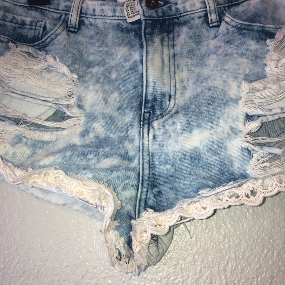 Forever 21 Acid Wash Jean Shorts - Picture 6 of 8